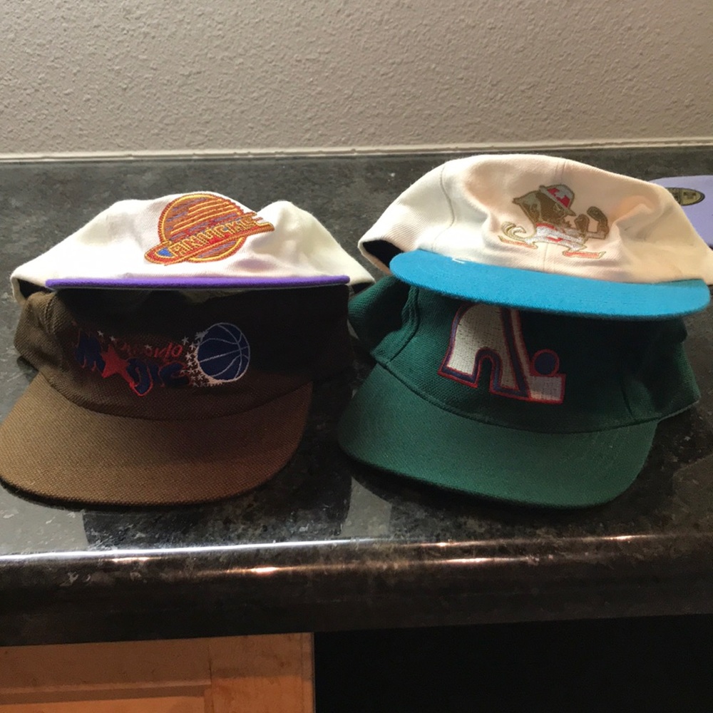 Basic old school snap backs. All are included.